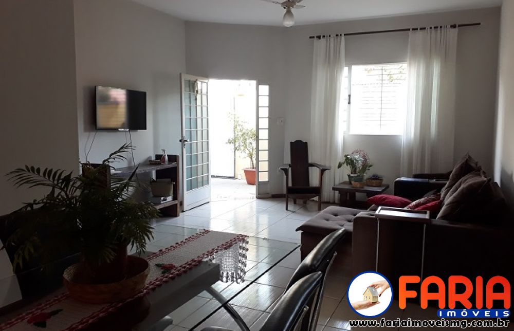 304 - Casa à venda no bairro SÃO LUIZ - Faria Imóveis 2