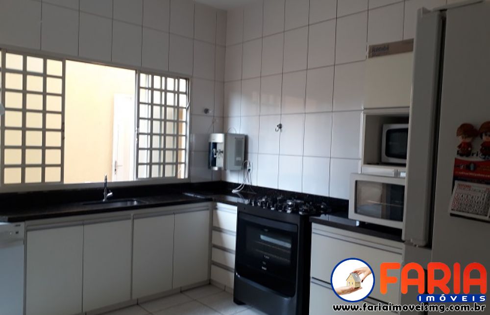 304 - Casa à venda no bairro SÃO LUIZ - Faria Imóveis 20