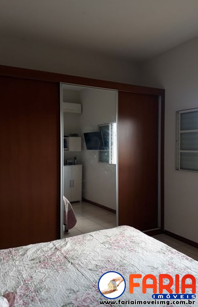 304 - Casa à venda no bairro SÃO LUIZ - Faria Imóveis 24