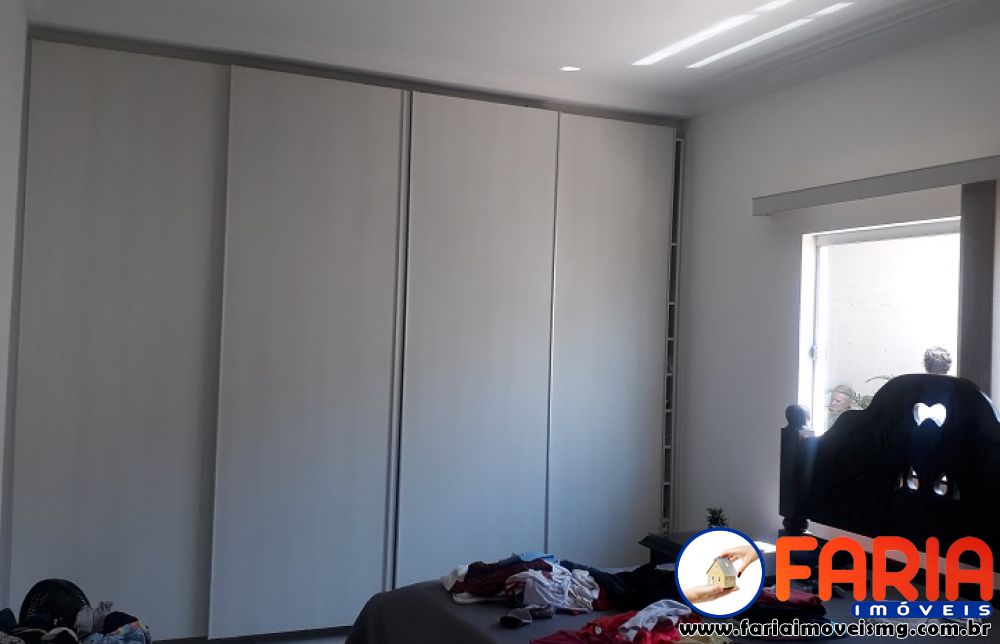 325 - Casa à venda no bairro VILA FERREIRA - Faria Imóveis 2