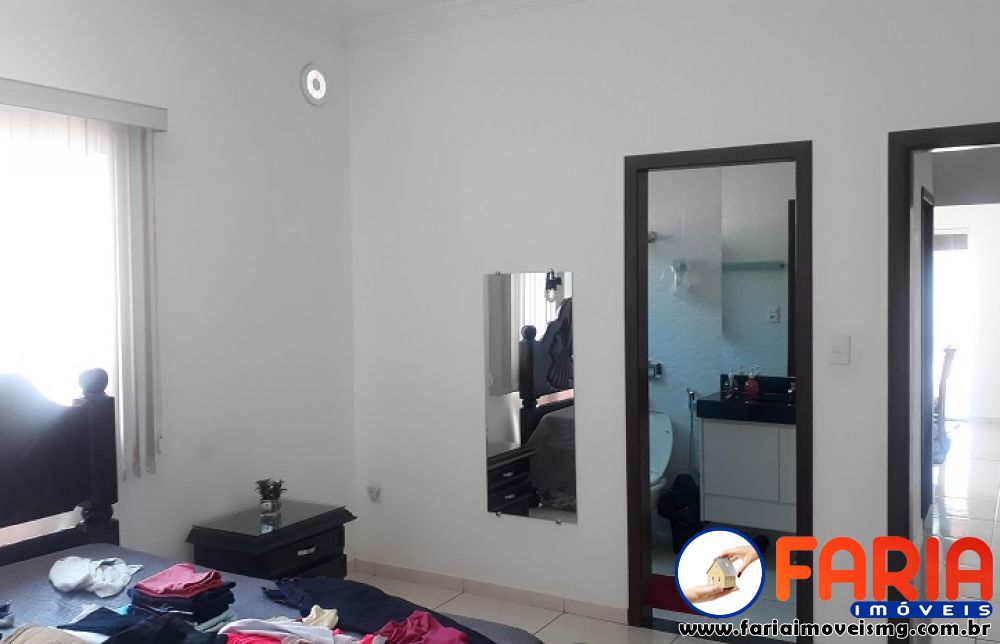 325 - Casa à venda no bairro VILA FERREIRA - Faria Imóveis 3