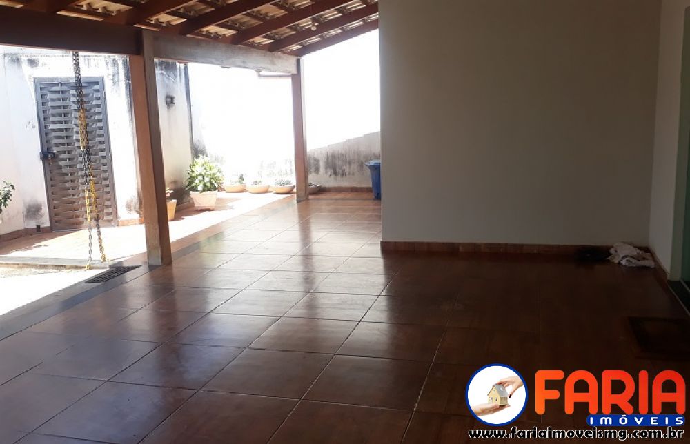 325 - Casa à venda no bairro VILA FERREIRA - Faria Imóveis 14