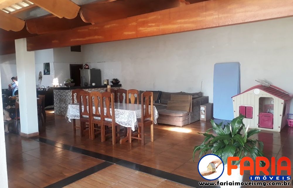 325 - Casa à venda no bairro VILA FERREIRA - Faria Imóveis 24