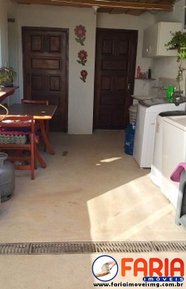 352 - Casa à venda no bairro SENADOR VALADARES - Faria Imóveis 6