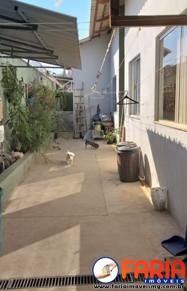 352 - Casa à venda no bairro SENADOR VALADARES - Faria Imóveis 11