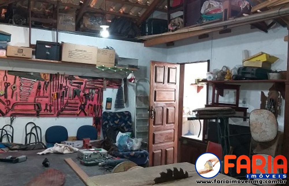 352 - Casa à venda no bairro SENADOR VALADARES - Faria Imóveis 12