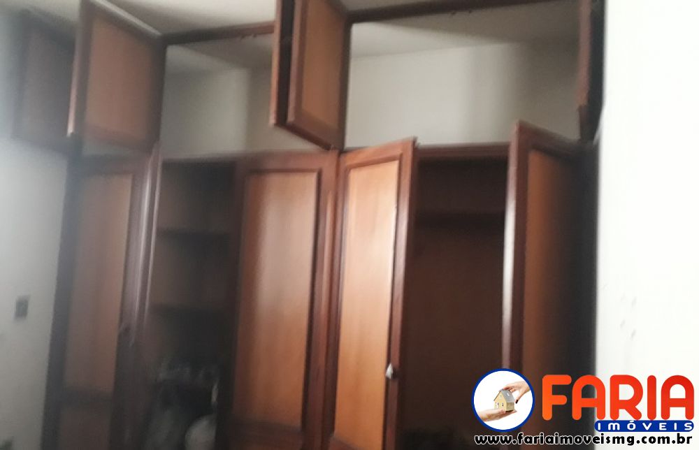 360 - Casa à venda no bairro CENTRO - Faria Imóveis 12