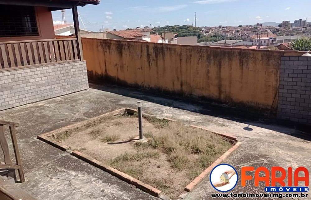 361 - Casa à venda no bairro VILA ROMUALDO - Faria Imóveis 5
