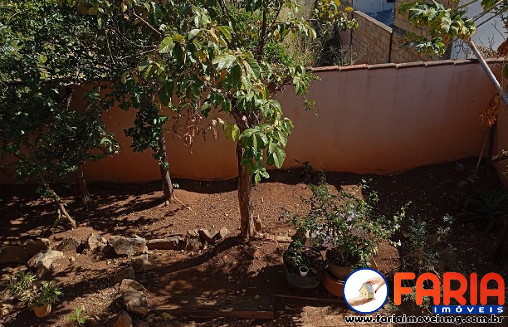 365 - Casa à venda no bairro SÃO JOSÉ - Faria Imóveis 2