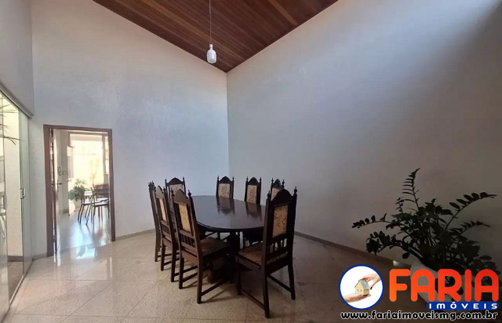 385 - Casa à venda no bairro JARDIM BEATRIZ - Faria Imóveis 3