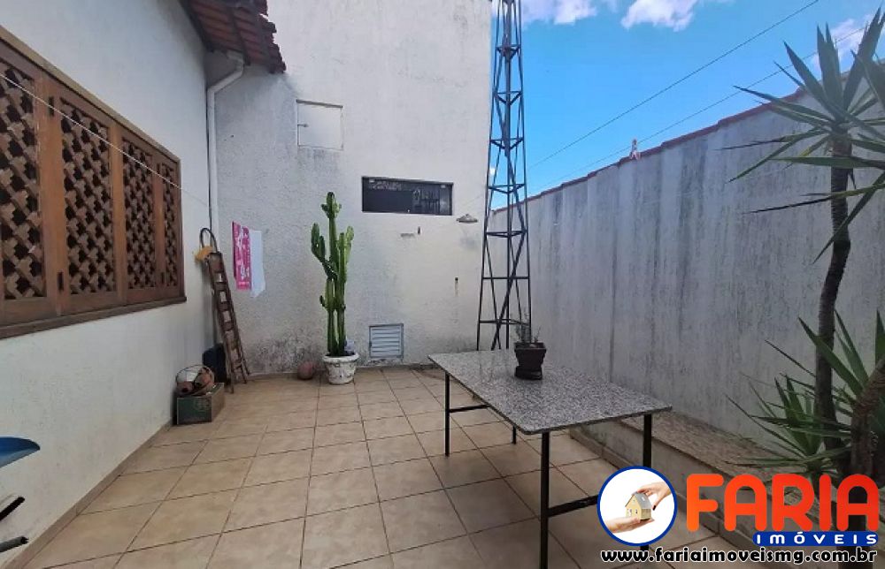 385 - Casa à venda no bairro JARDIM BEATRIZ - Faria Imóveis 14